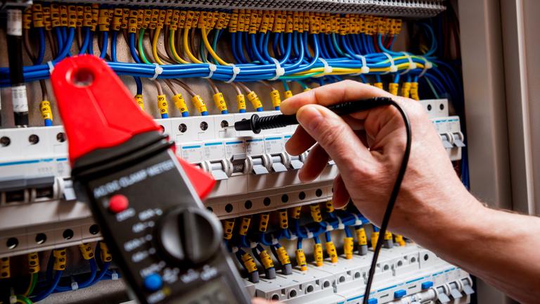 electrical-measurements-with-multimeter-tester